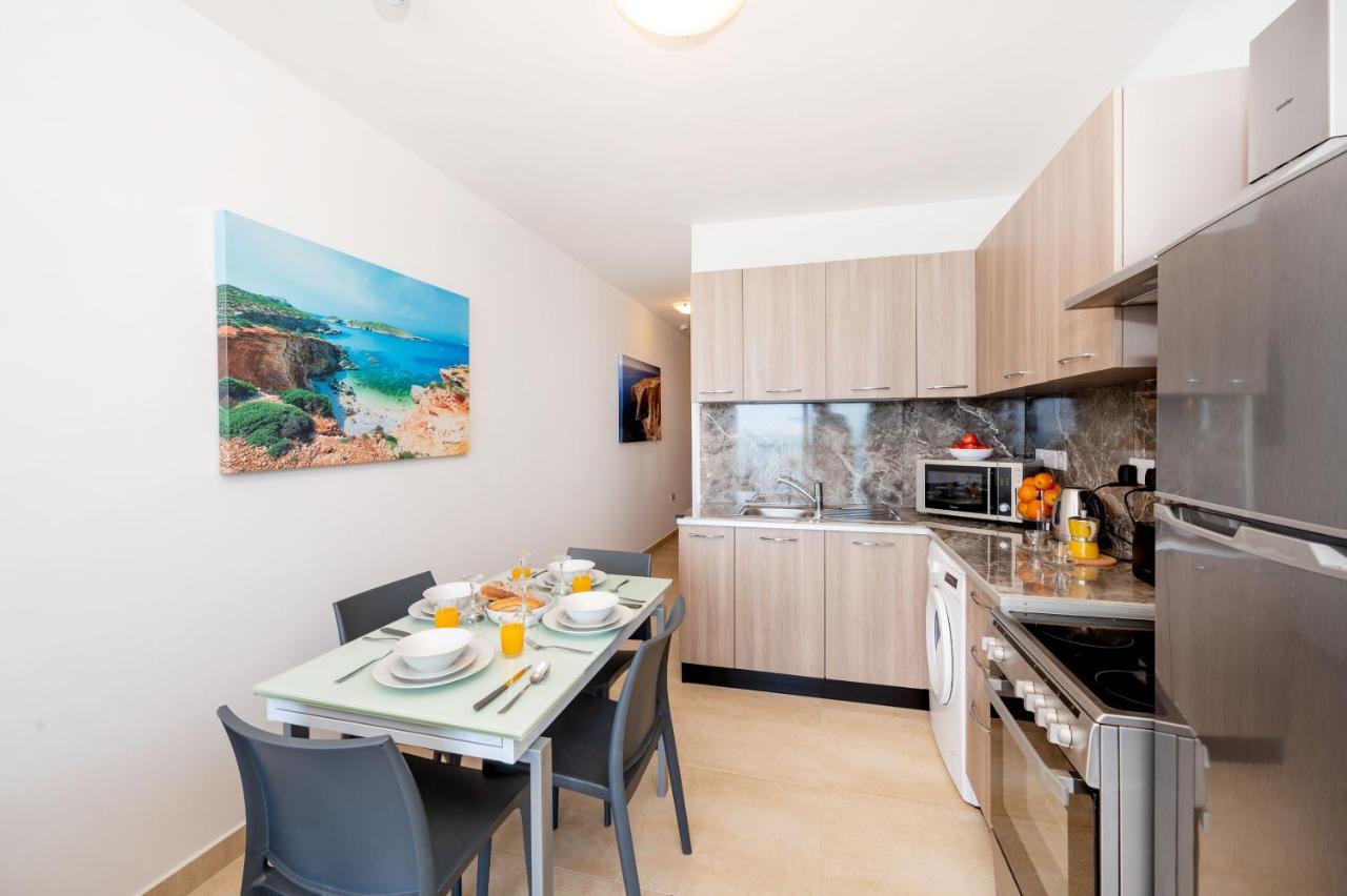Islet Promenade Seafront 1 Bedroom Apartment With Sea View Balcony By Getawaysmalta St. Paul's Bay Exterior foto